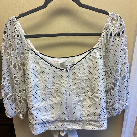 Beautiful white with black trim/ polka dot top - Picture 3 of 6